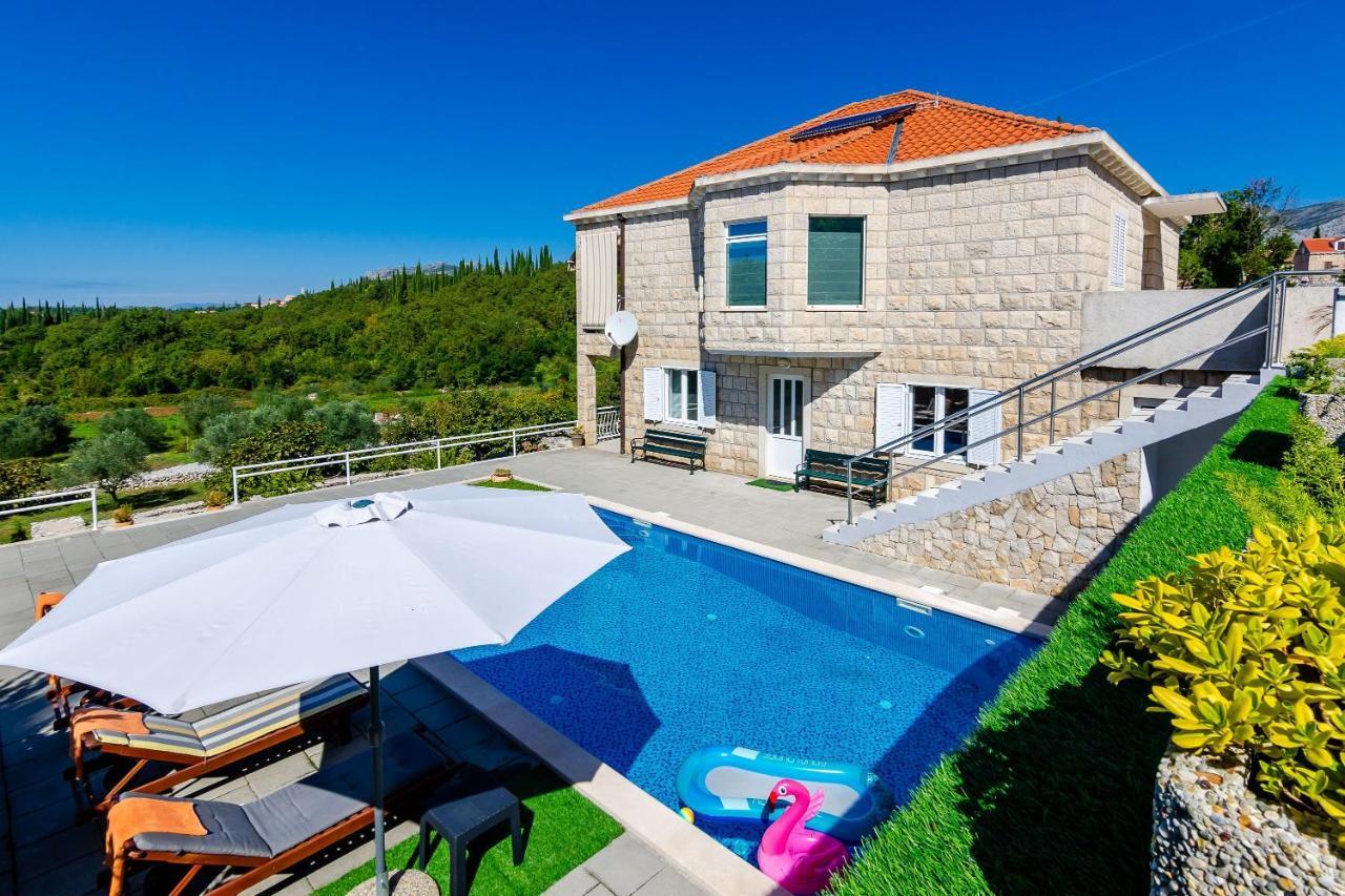 Villa Oasis Cypress Cilipi Bagian luar foto