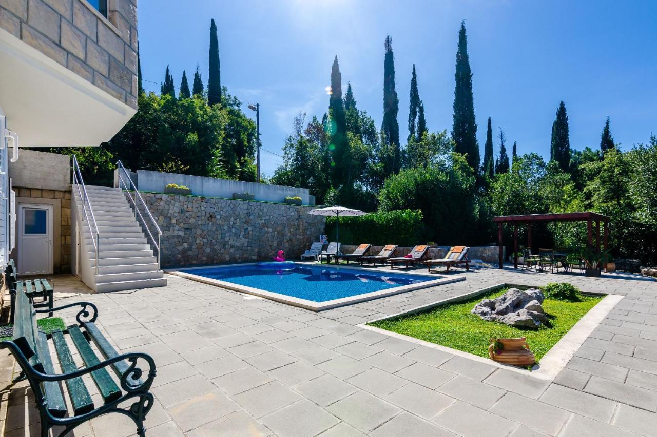 Villa Oasis Cypress Cilipi Bagian luar foto